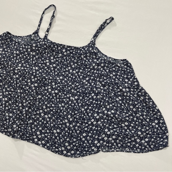 TORRID NAVY FLORAL GAUZE SHIRRED HEM BABYDOLL CAMI TOP SIZE 2 (2X/ 18-20) - Picture 9 of 16